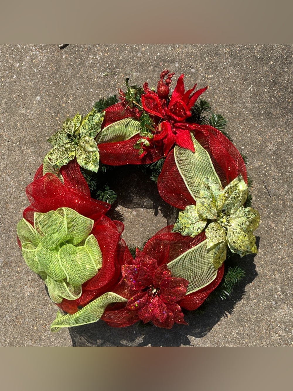 Artificial 25 inch Green Christmas
Wreath w/ Red & Gold Ribbon
Poinsettias